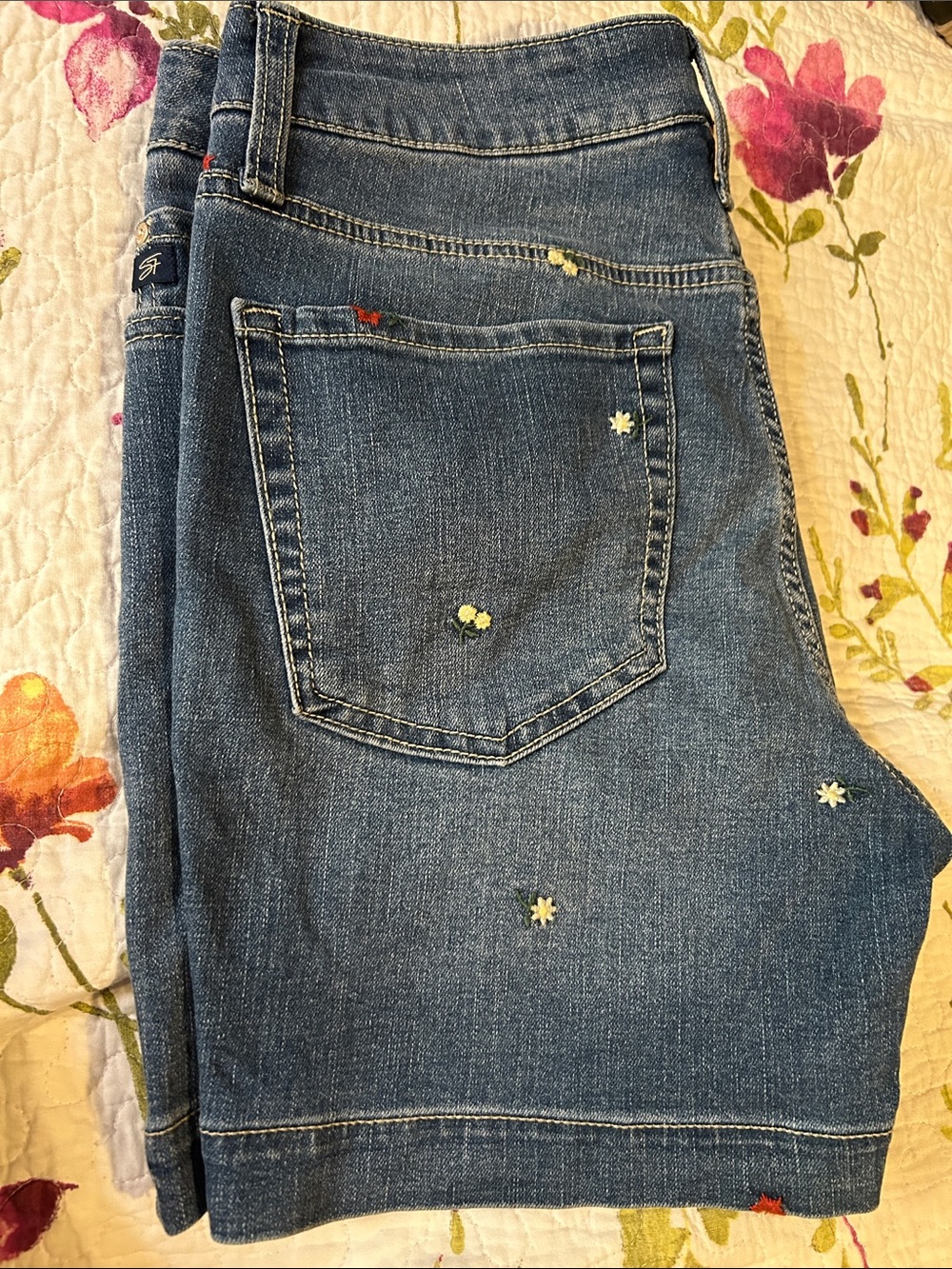 Seven7 Blue Cropped Jeans with Daisy Embroidery